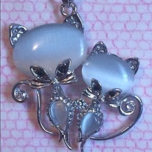 Twin Kitties 27” chain BETSEY JOHNSON NEW